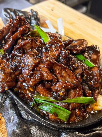 Mongolian beef served on a sizzling plate