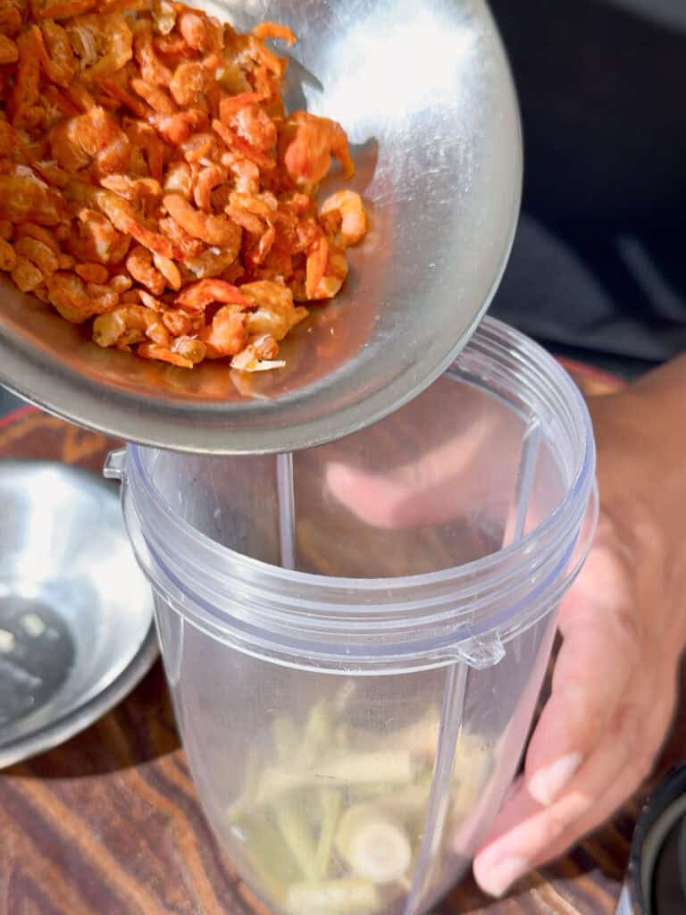 Blending dried shrimp and aromatics