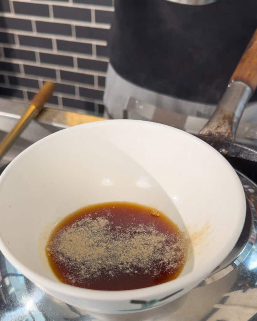Dark sauce mixture with powder