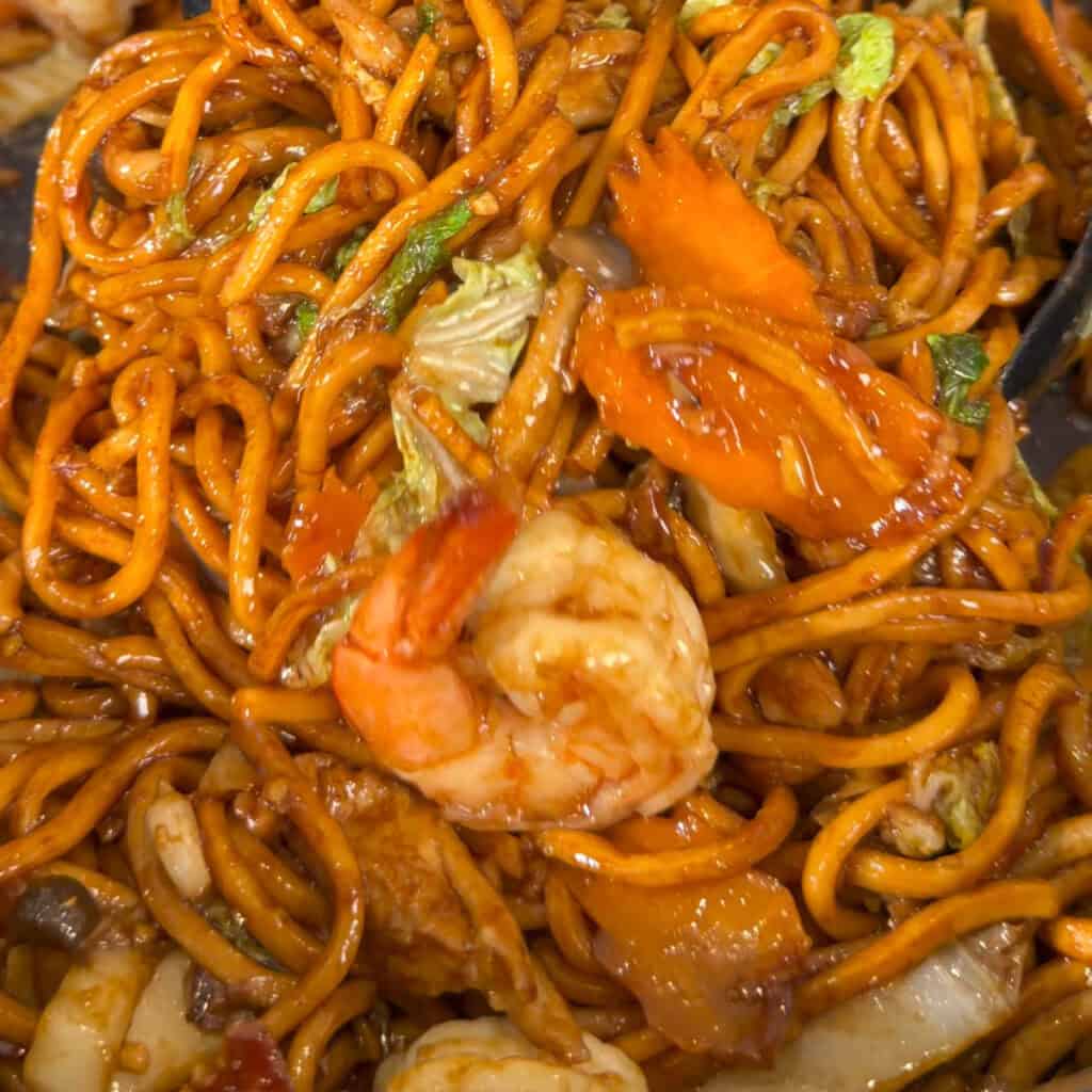 One pot chicken and shrimp lo mein