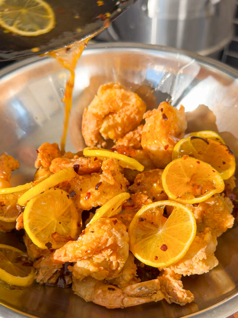 Hot honey lemon sauce poured over crispy king prawns and lemon slices